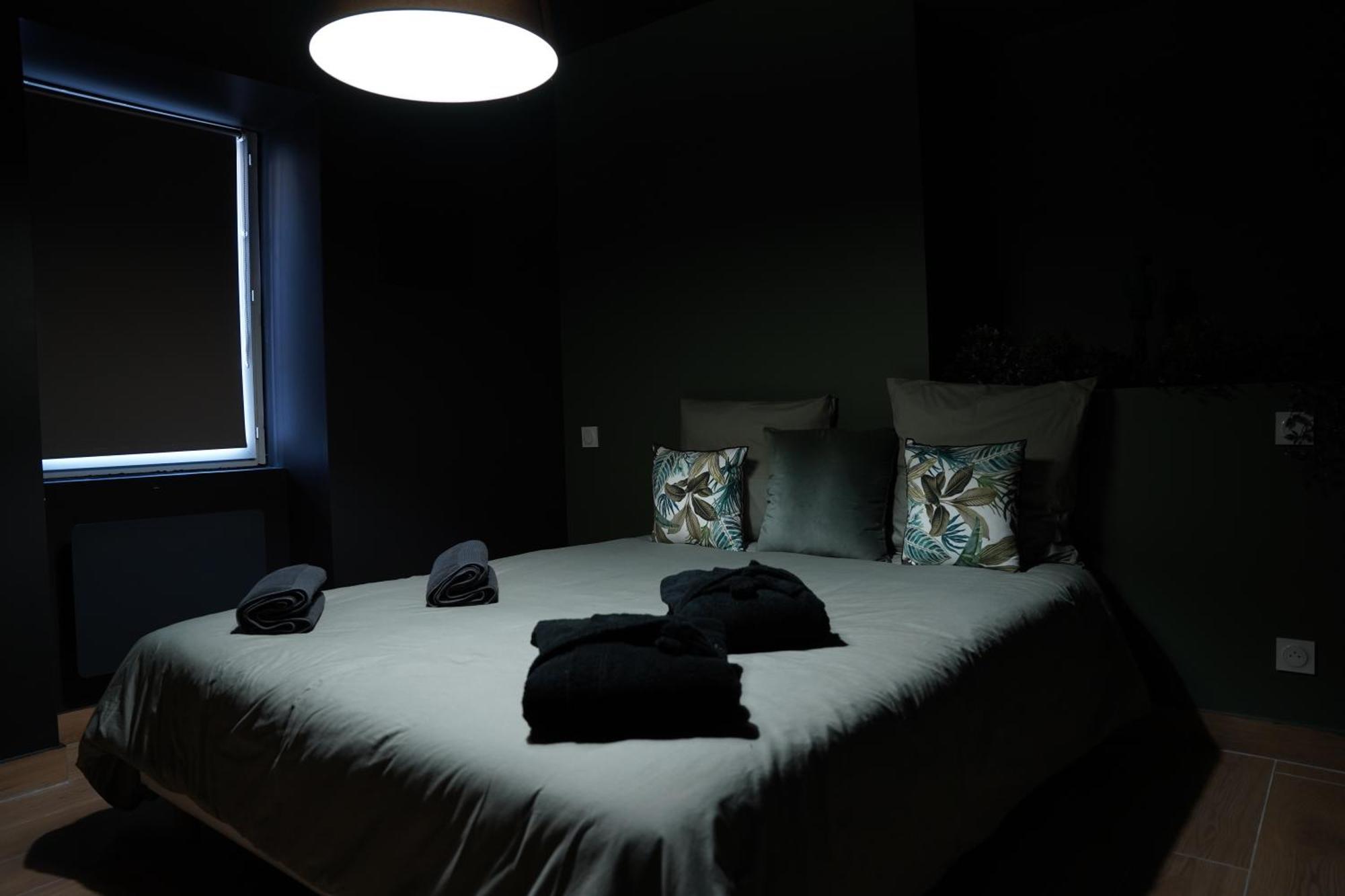 Junglia Suite - Spa & Cine บูร์-ก็อง-เบรส ภายนอก รูปภาพ